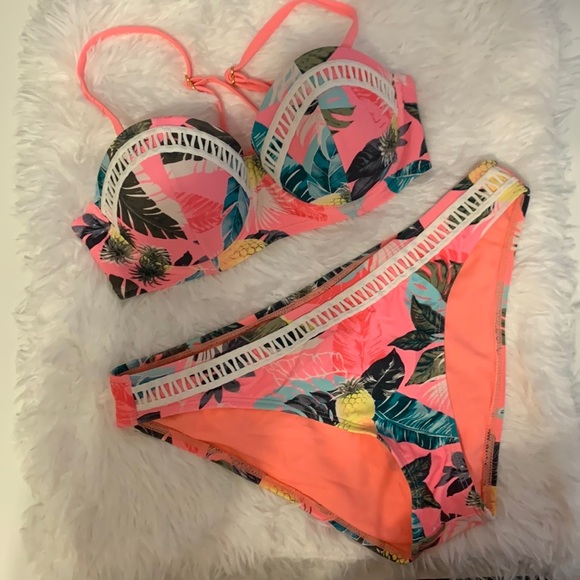 Junior girls 2 piece - Picture 1 of 2